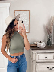 17545 HALTER CROP TOP